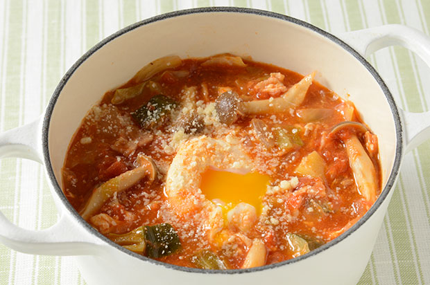 きのこと落とし卵のトマトスープ