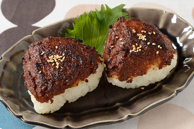 たまねぎ味噌の焼きおにぎり