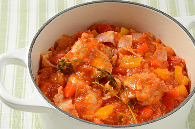 鶏肉のバスク風煮込み